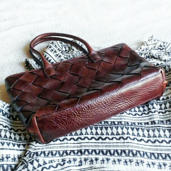 Wilson's Italian Leather Basket Weave Handbag - Picture 4 of 7